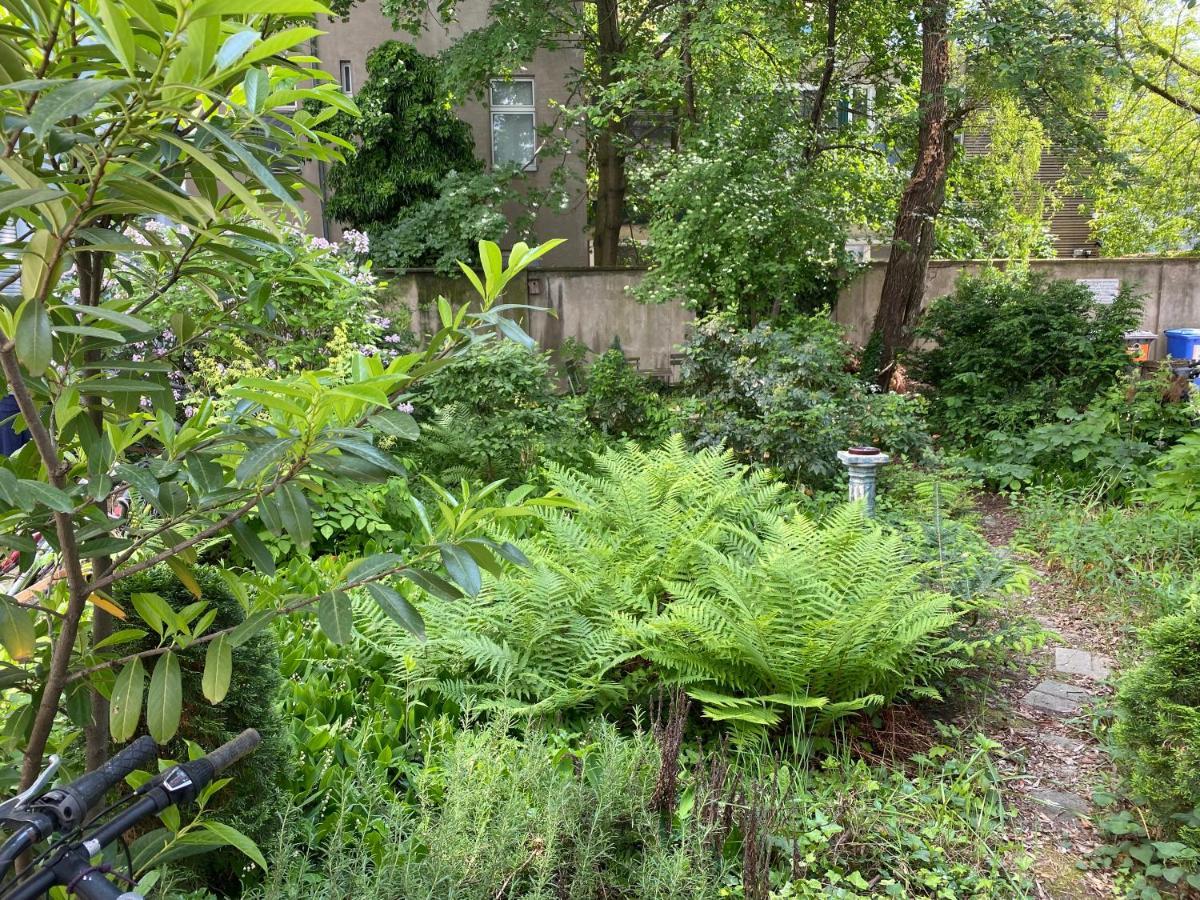 Zentral gelegen - stilvolles Appartment in Moabit Berlino Esterno foto