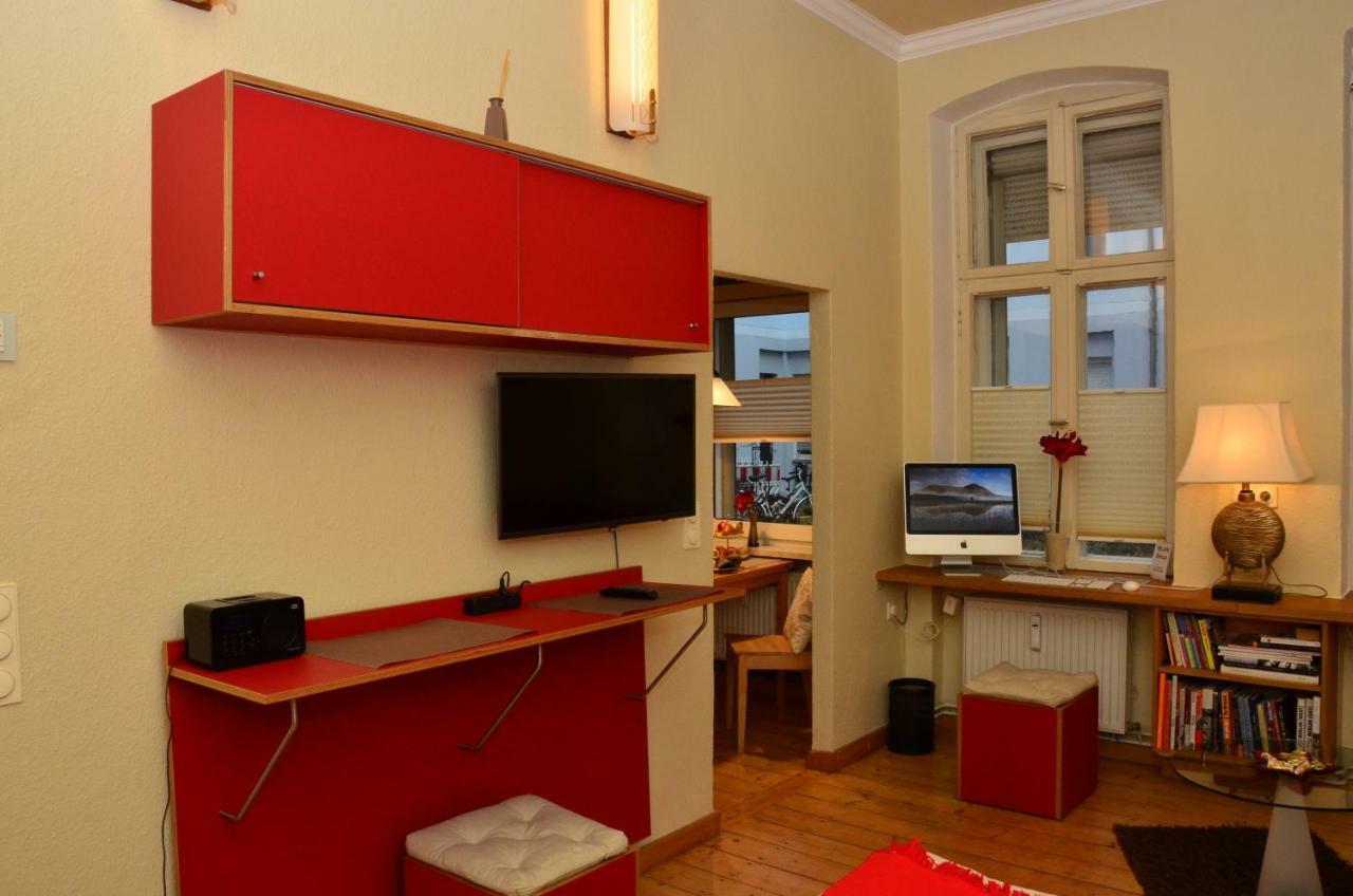 Zentral gelegen - stilvolles Appartment in Moabit Berlino Esterno foto