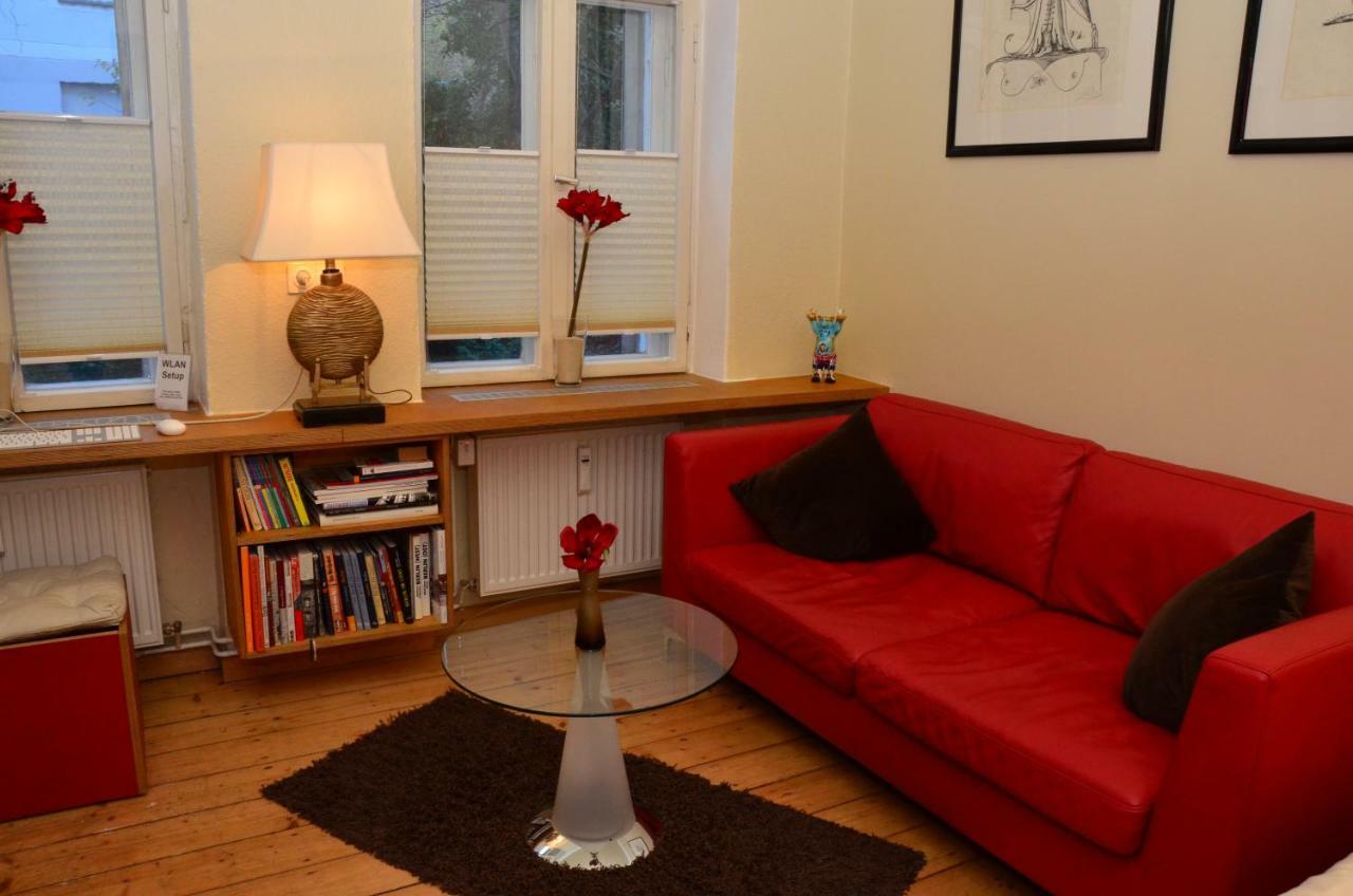 Zentral gelegen - stilvolles Appartment in Moabit Berlino Esterno foto