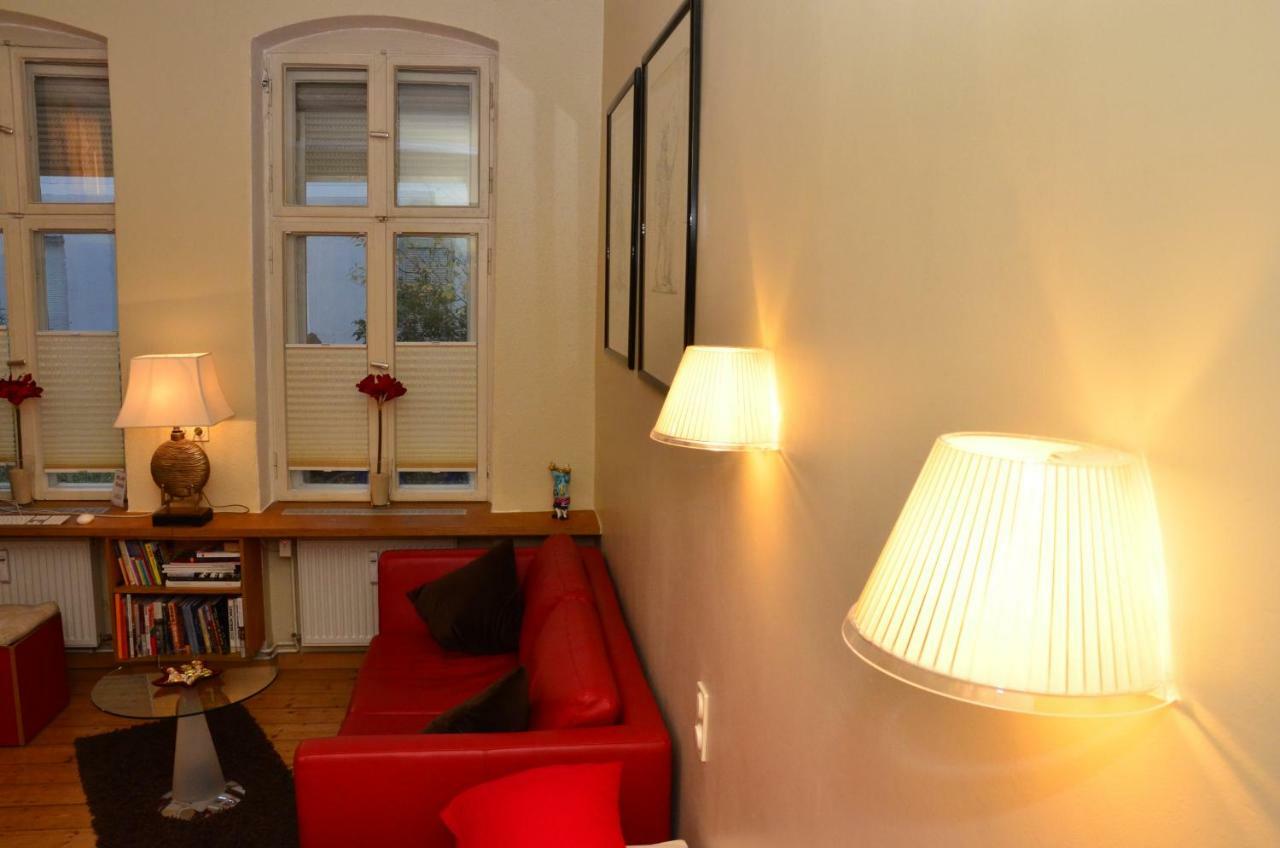 Zentral gelegen - stilvolles Appartment in Moabit Berlino Esterno foto
